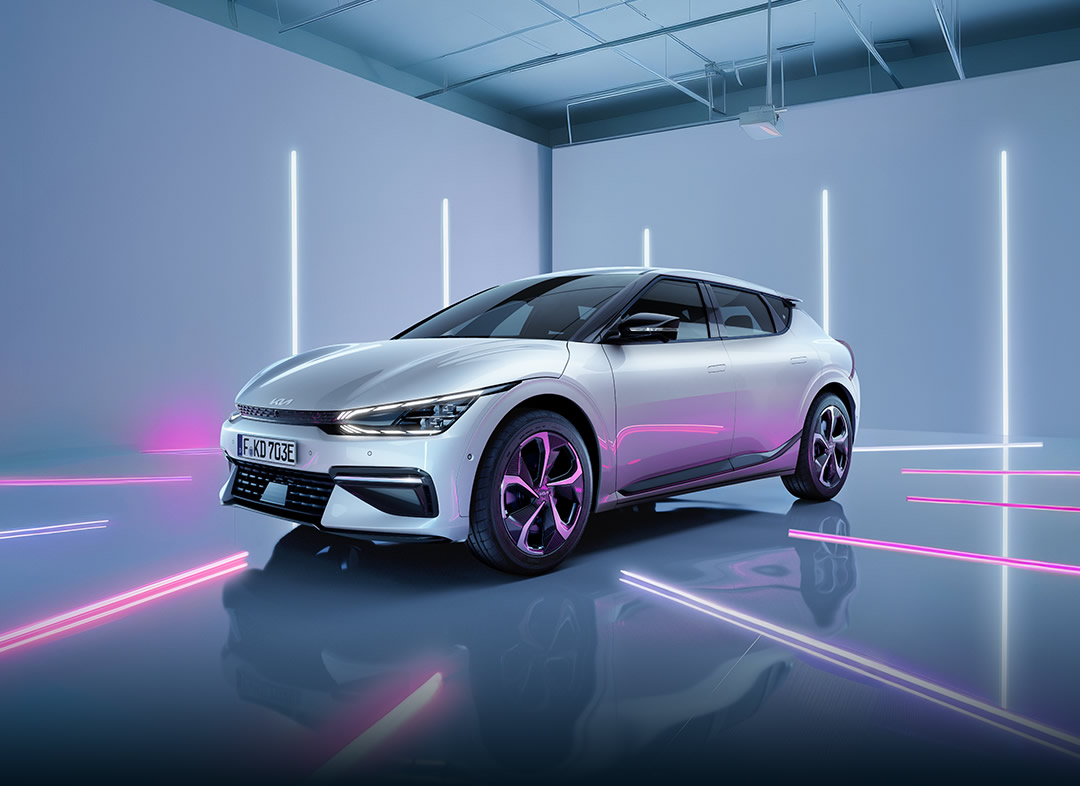 Kia EV6 schräg von vorne mit Neon-Lichtern