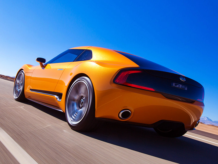 GT4 Stinger takaa 1