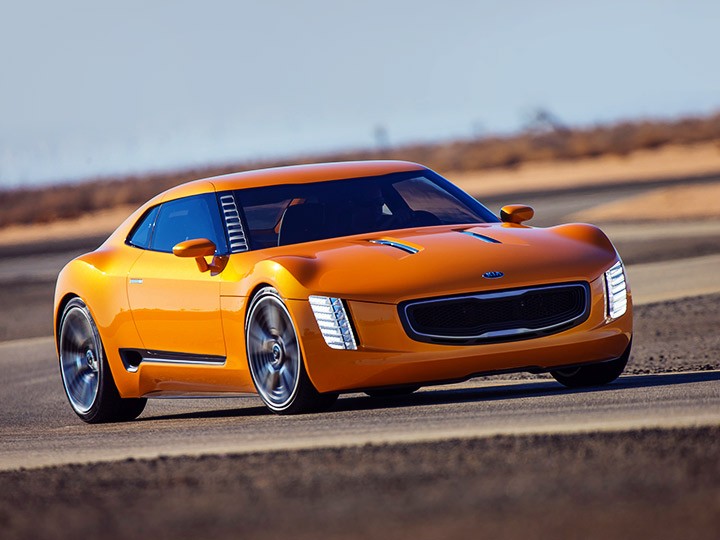 GT4 Stinger edestä 4