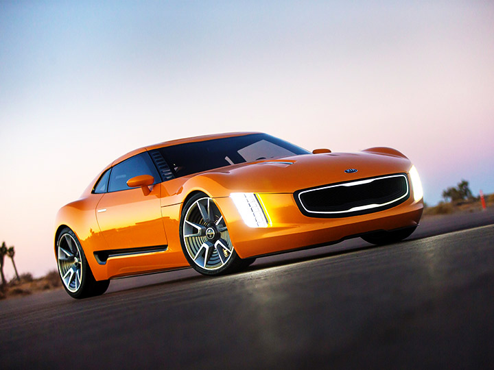 GT4 Stinger edestä 5
