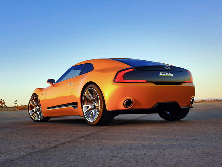 GT4 Stinger takaa 2
