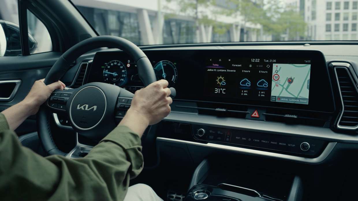 Navigation system on Panoramic dual 12.3" curved display