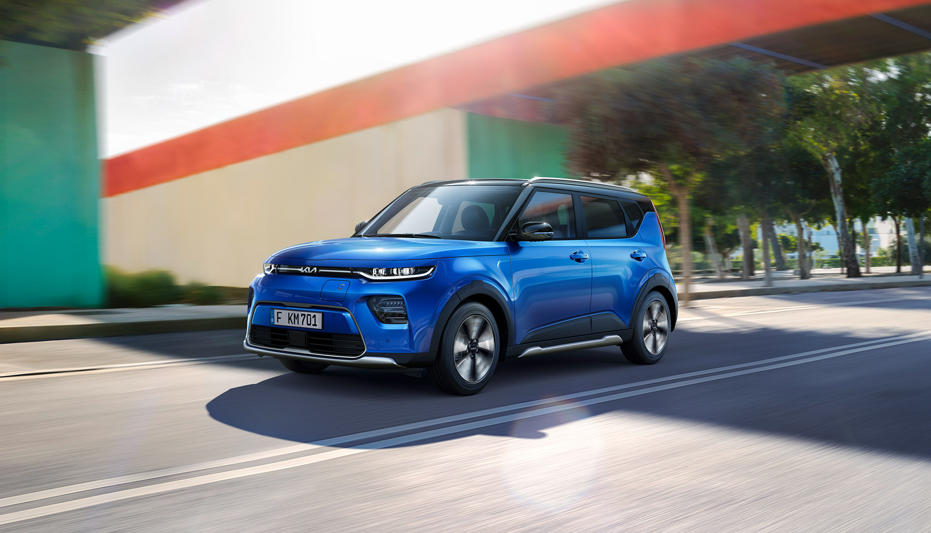 Kia e-Soul exterior view driving