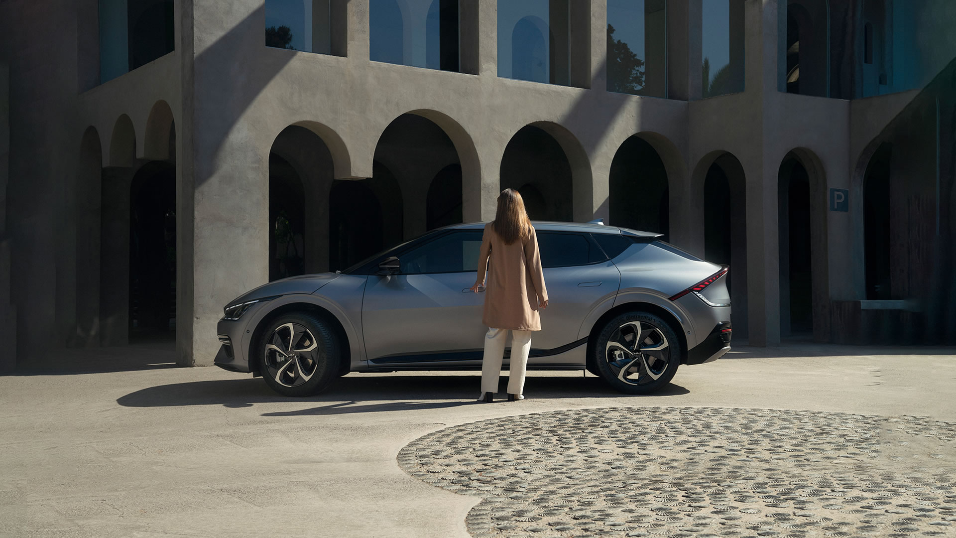 Design moderno e sportivo di Kia EV6 – vista laterale