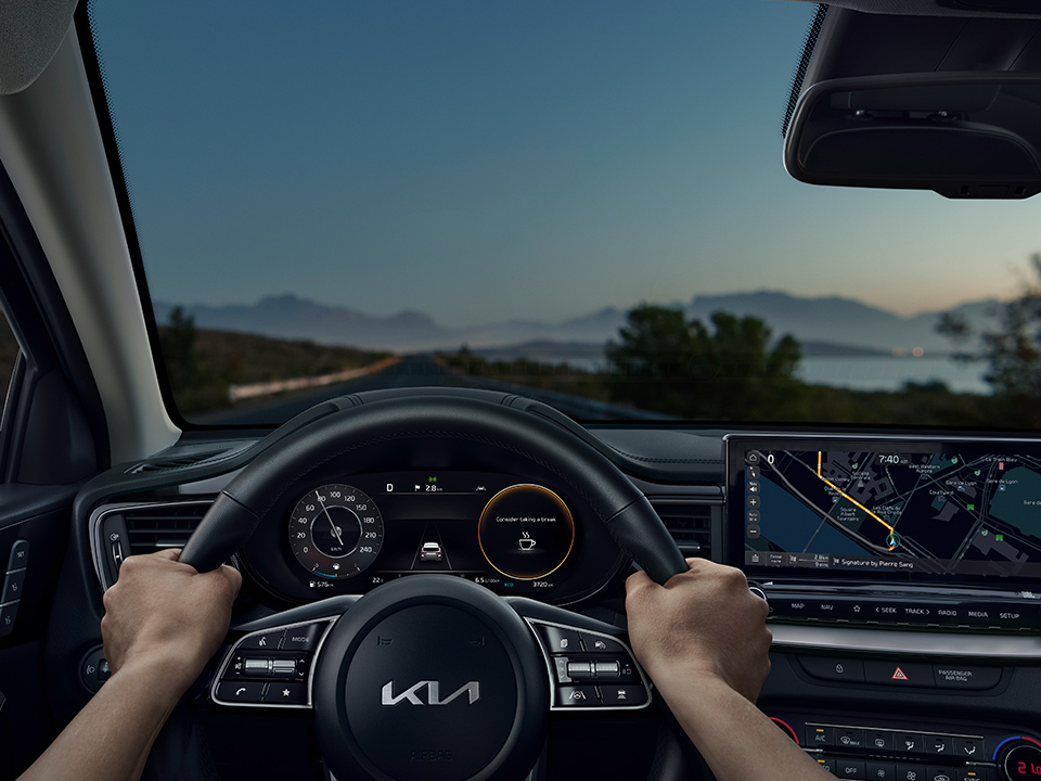 Avertissement de vigilance du conducteur et alerte d’avancée de véhicule de l’hybride rechargeable Kia Ceed Sportswagon